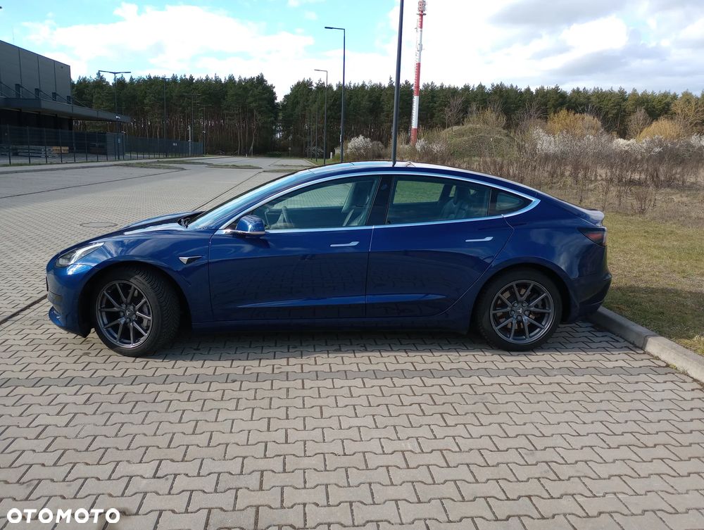 Tesla Model 3 - 4