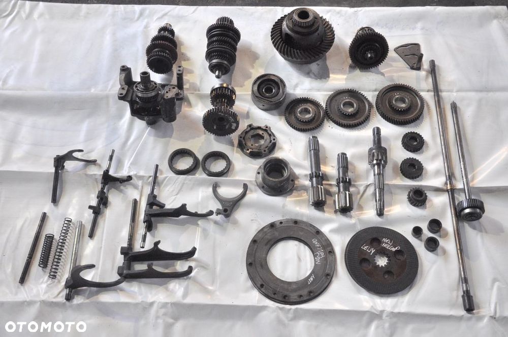 WAŁEK PÓŁOŚ ZĘBATKA TRYB PRZESUWKA WIDEŁKI NEW HOLLAND TL80 - 1