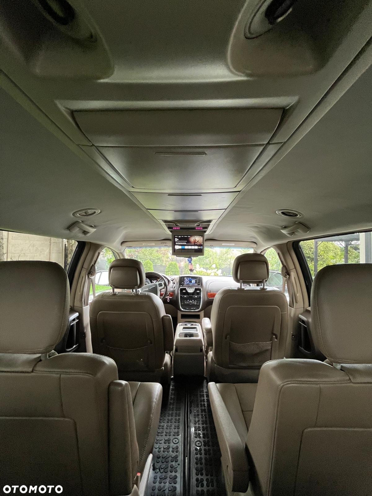 Chrysler Town & Country 3.6 Touring - 19