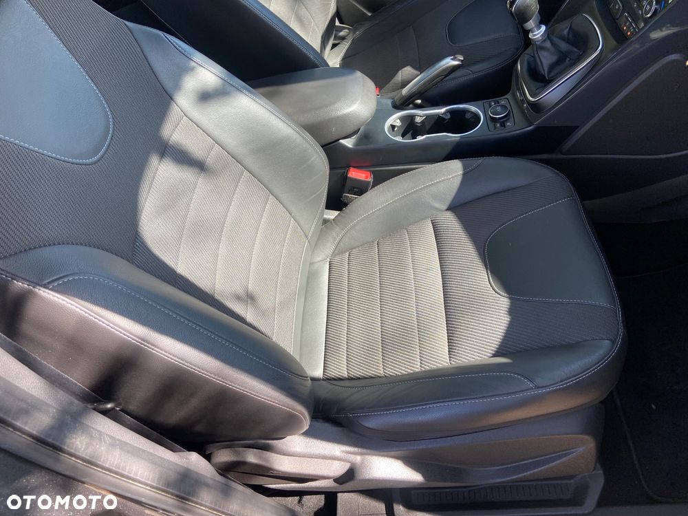 Ford Kuga 2.0 TDCi FWD Titanium - 32