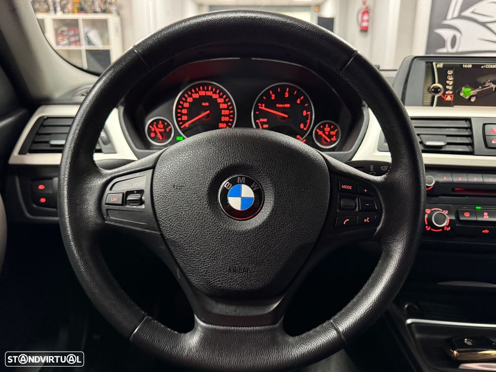 BMW 318 d Line Sport - 24