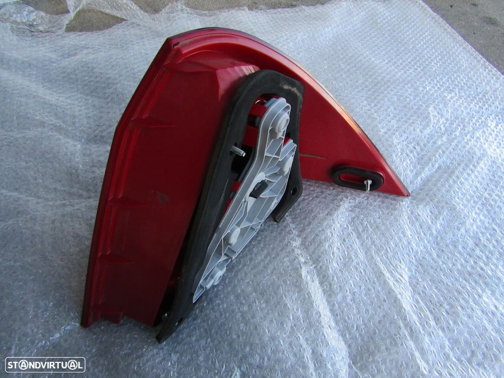 Farolim tras esquerdo Mercedes class c( W203) original em bom estado - 4