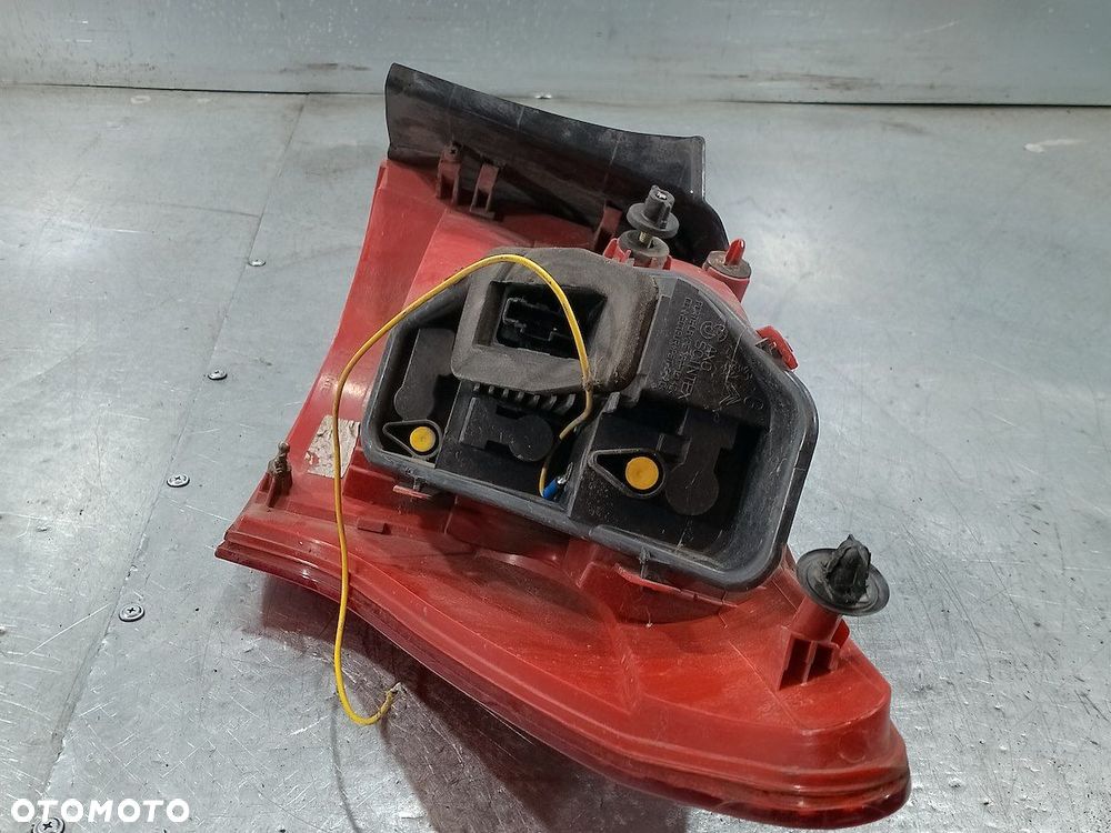 LAMPA TYLNA LEWA PEUGEOT 407 SW 9641948780 KOMBI - 3