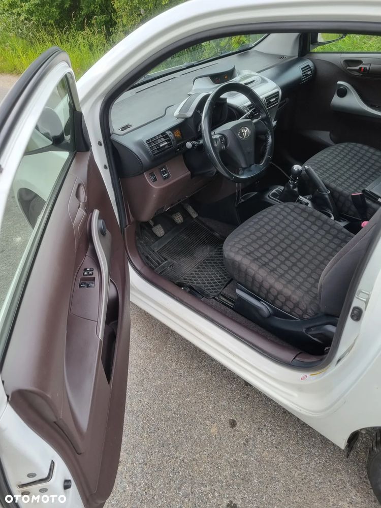 Toyota iQ 1.0 - 8