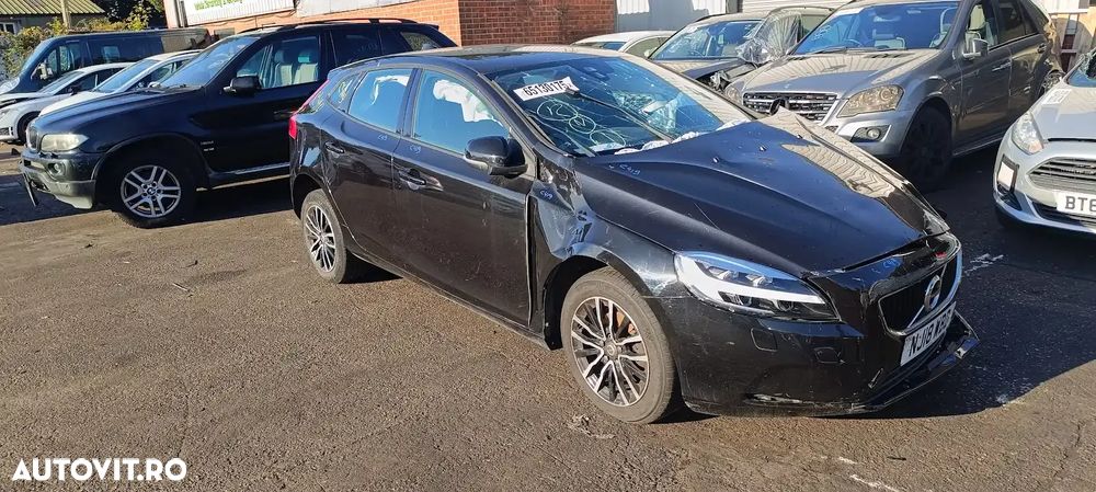 Dezmembrari / Dezmembrez Volvo V40 2.0 D4204T8 cutie viteze manuală cod culoare ONYX BLACK - 2