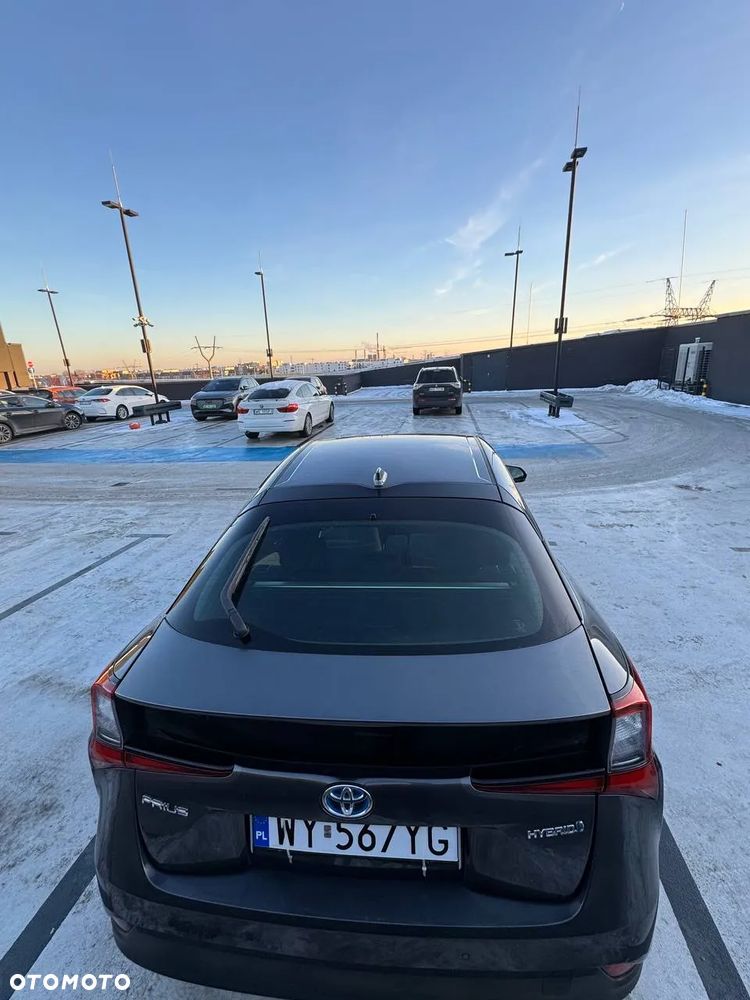 Toyota Prius ver-1-8-hybrid-executive - 6