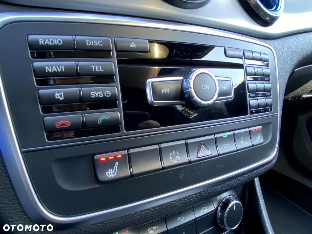 Mercedes-Benz CLA 200 7G-DCT AMG Line - 32