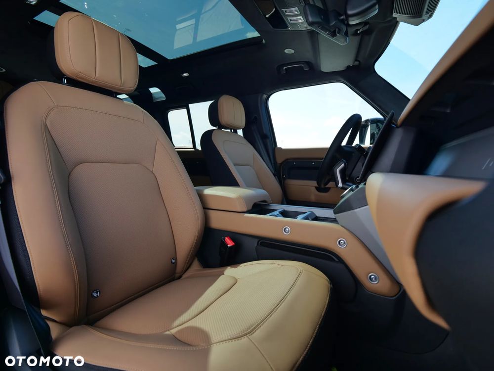 Land Rover Defender - 29