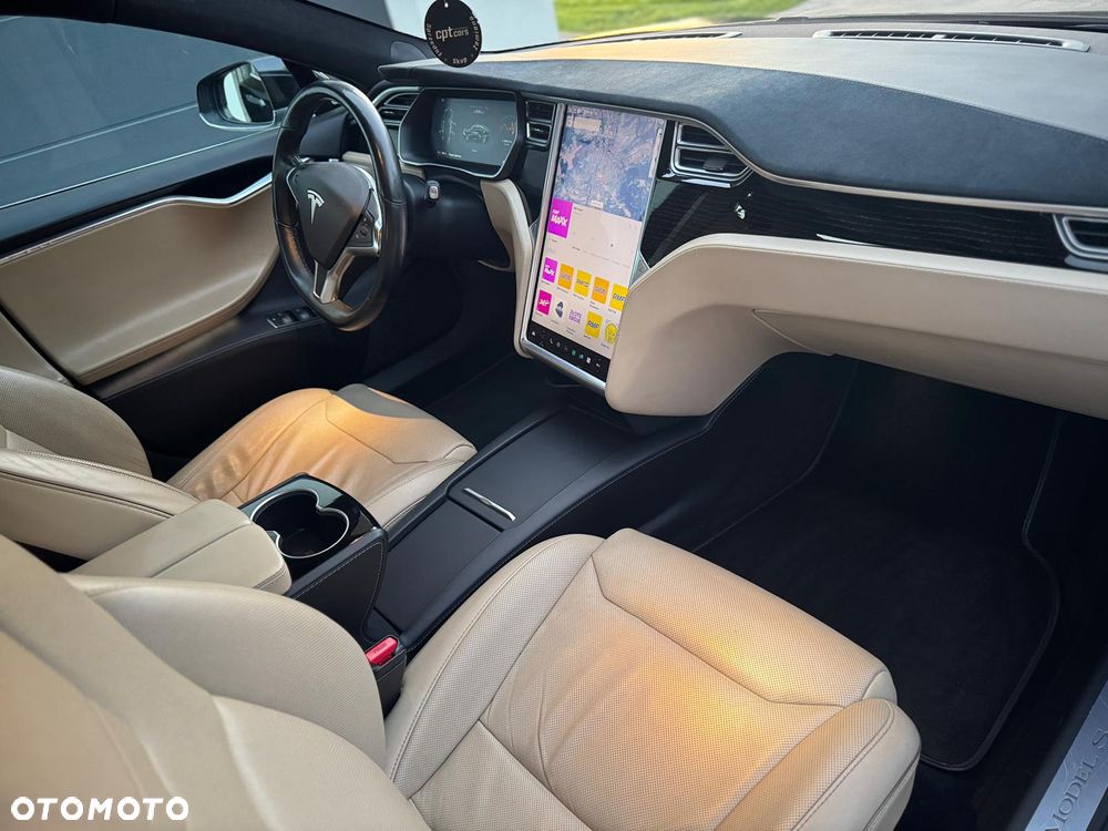 Tesla Model S - 24