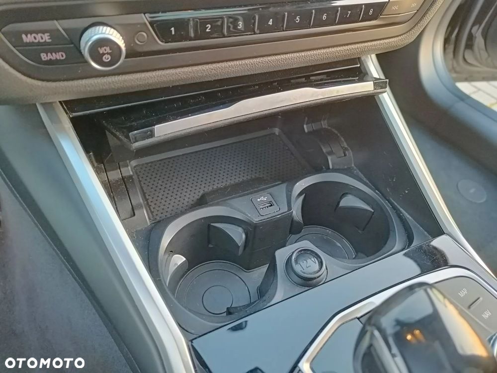 BMW Seria 3 330i xDrive Sport Line - 21