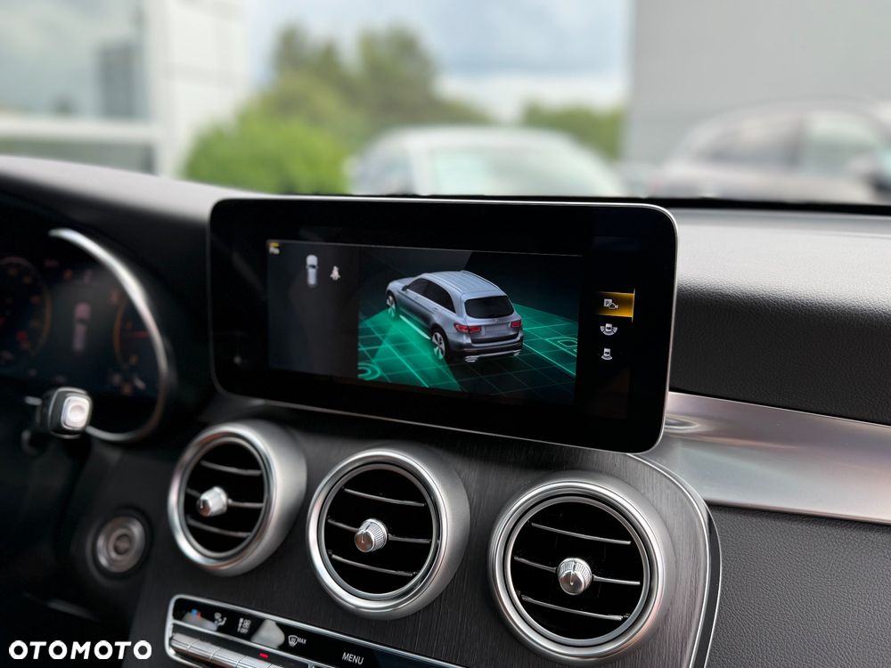 Mercedes-Benz GLC 220 d 4Matic 9G-TRONIC AMG Line Plus - 28