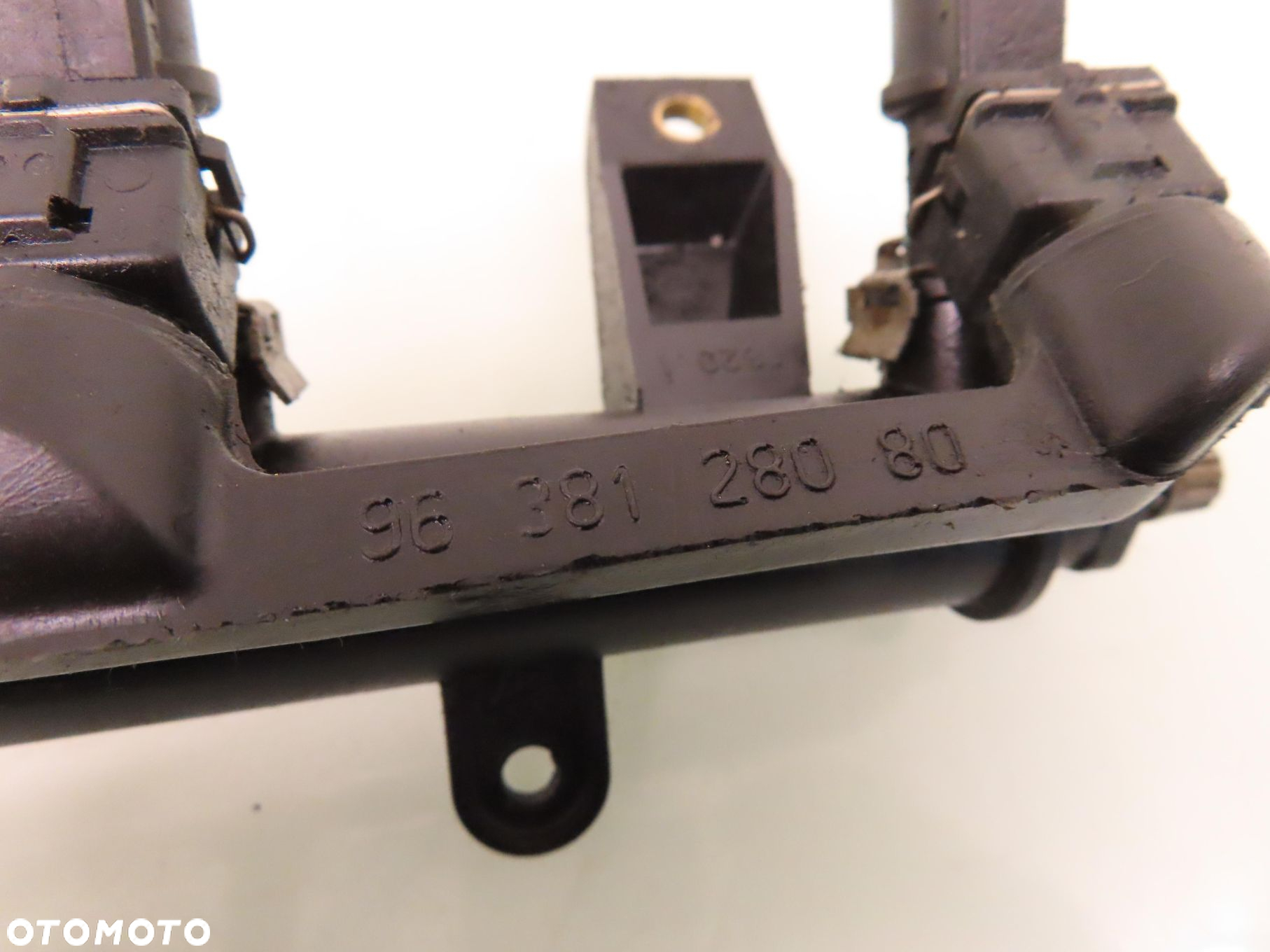 LISTWA WTRYSKOWA PEUGEOT 206 1.4 9628982980C 9638128080 - 5