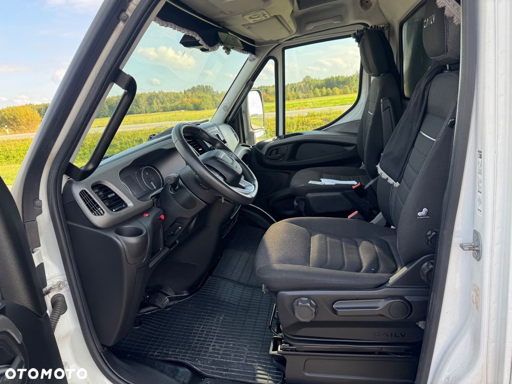 Iveco Daily 2023r Hi-Matic‼️72C18H ‼️3.0 // Winda składana pod spodem Bar 1500KG // Plandeka 16 Palet 2x Firanka + Dach zsuwany + drzwi z tyłu Najnowsze TACHO G2V2 ‼️Wysokość rampowa Full LED Tempomat Aktywny ACC Salon Polska  6.50mx2.47mx2.80m DMC7200KG Faktura Vat 23 - 10