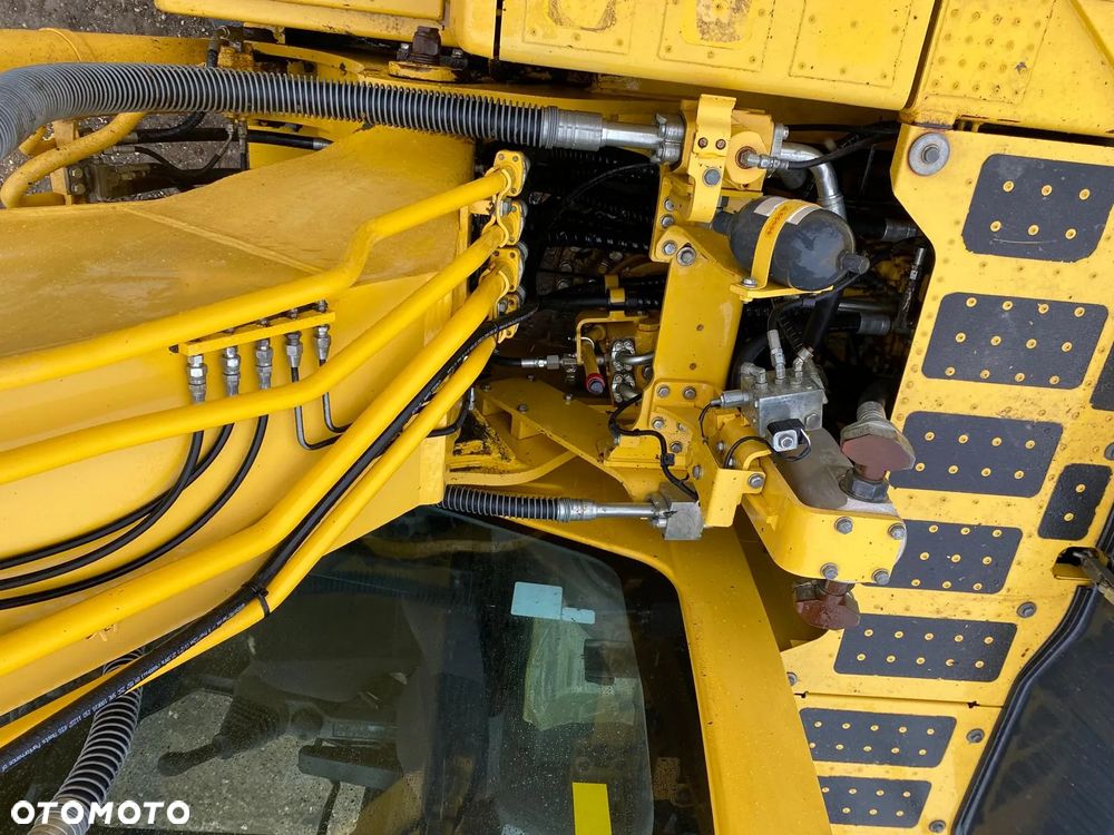 Komatsu PC240LC-10 - 24