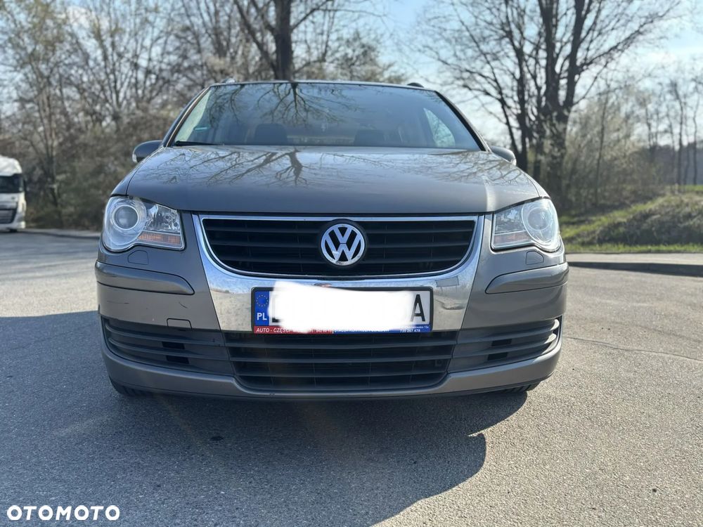 Volkswagen Touran 1.9 TDI Conceptline DSG - 4