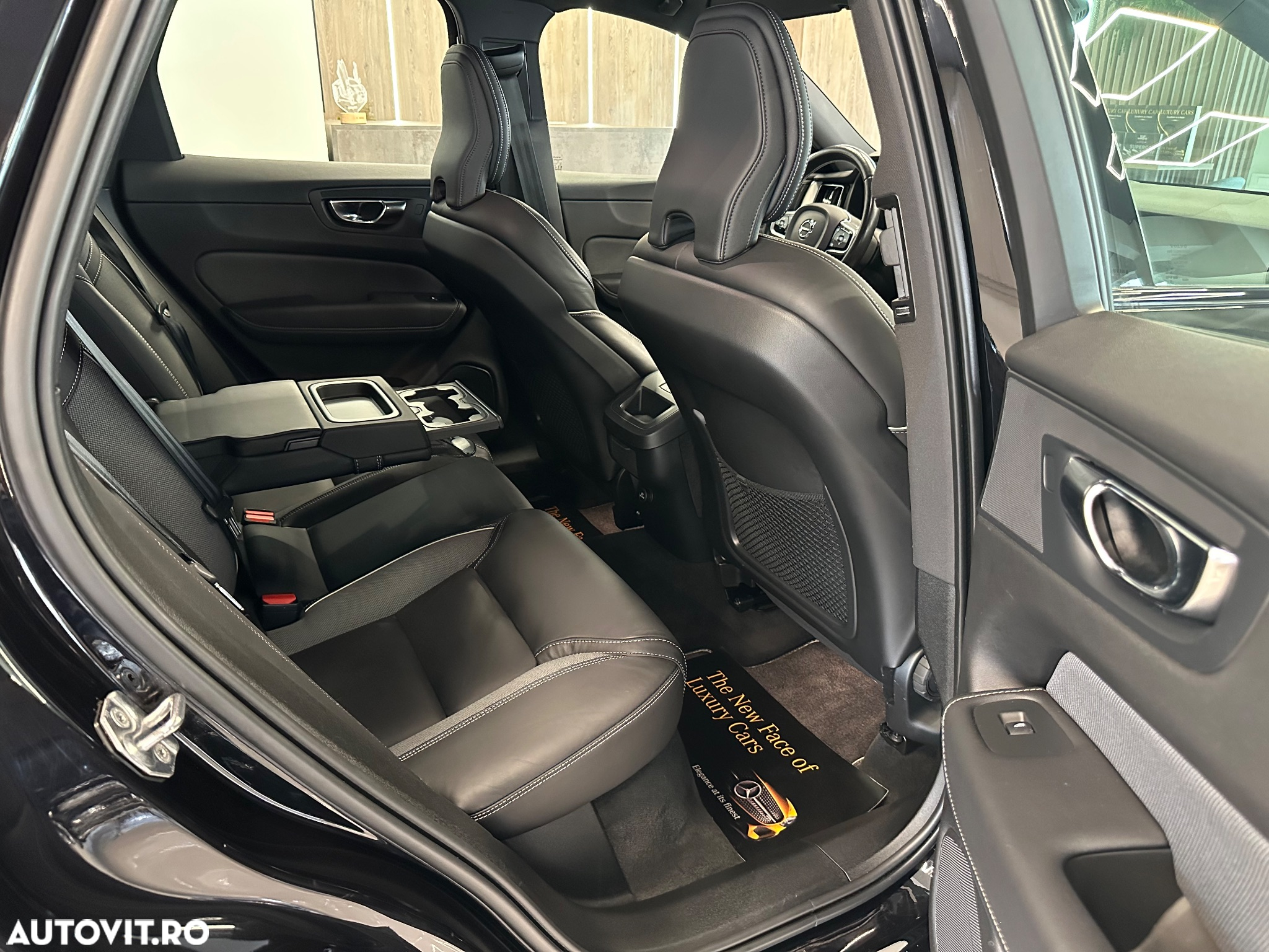 Volvo XC 60 B4 MHEV AT8 AWD R-Design - 13