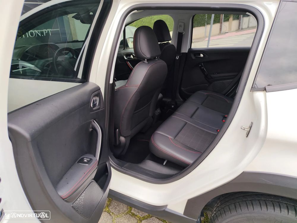 Peugeot 2008 PureTech 110 Stop&Start EAT6 GT-Line Edition - 13