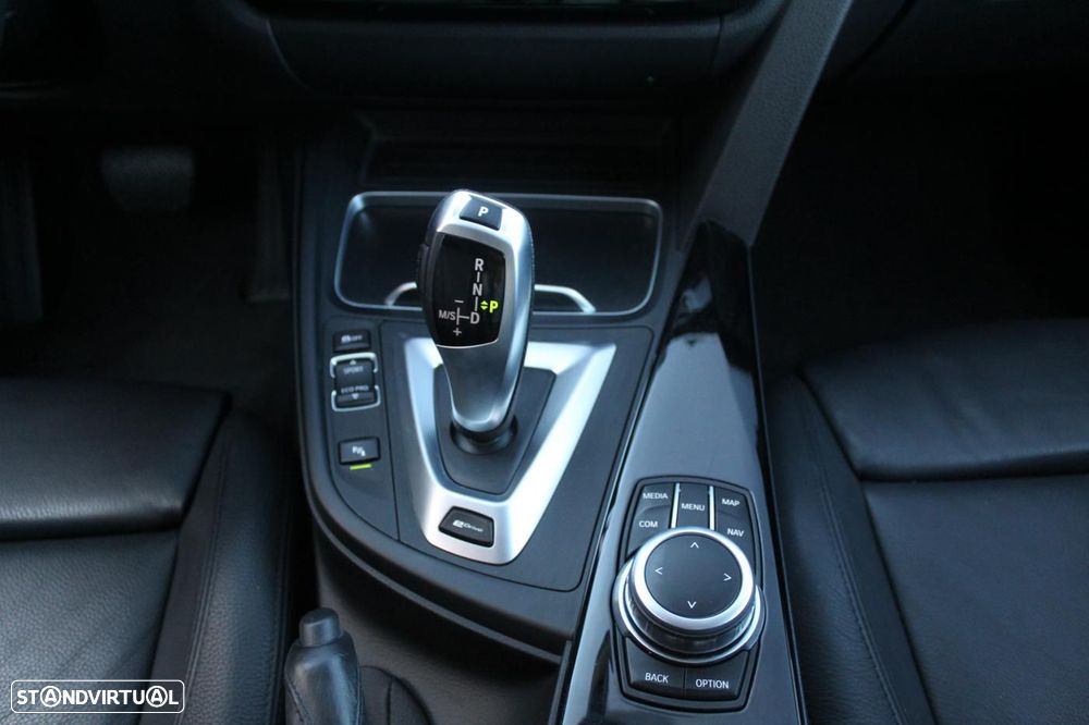 BMW 330 e iPerformance - 25