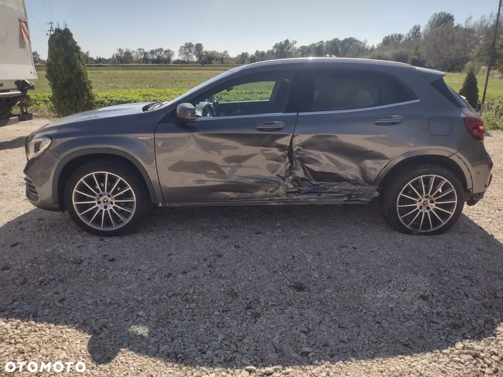 Mercedes-Benz GLA - 11
