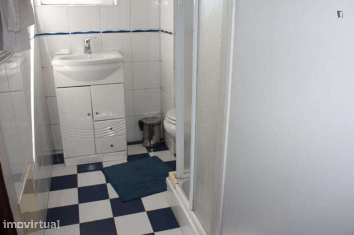 Quarto - localizado em Arregaça Coimbra - Grande imagem: 4/4