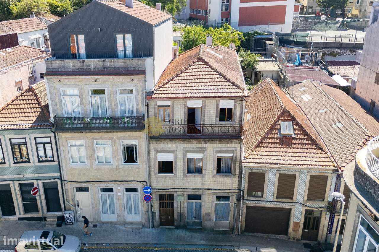 Prédio com Potencial na Rua do Bonjardim – Coração da Baixa do Porto - Grande imagem: 2/43