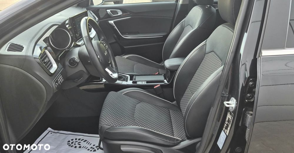 Kia XCeed - 26