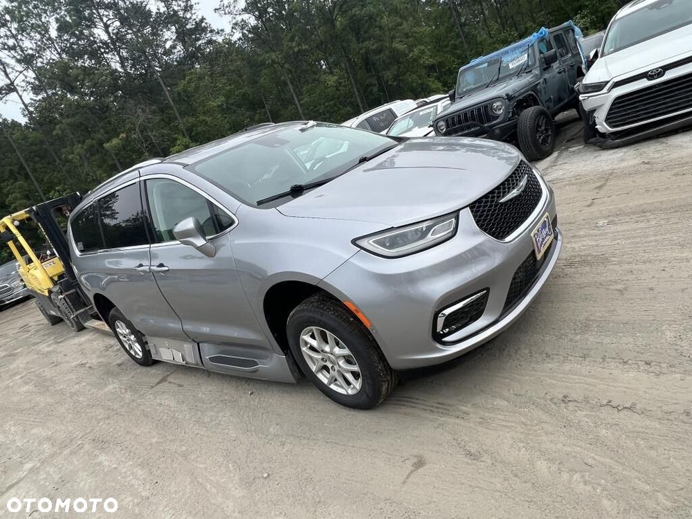 Chrysler Pacifica - 1