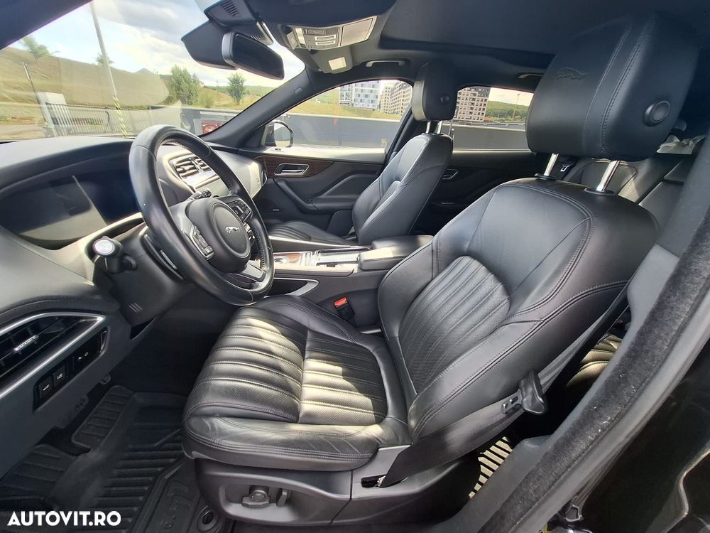 Jaguar F-Pace 20d AWD Portfolio - 12