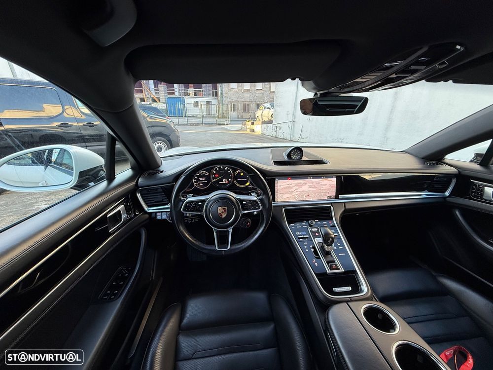 Porsche Panamera - 33