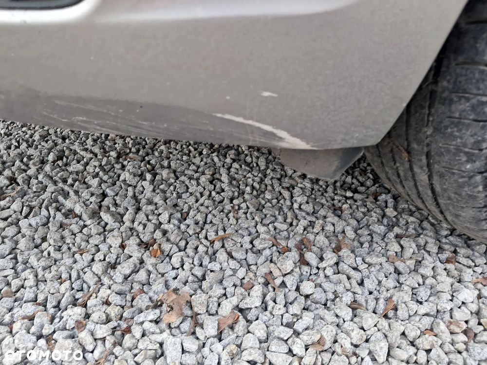 Skoda RAPID 1.2 TSI Active - 8