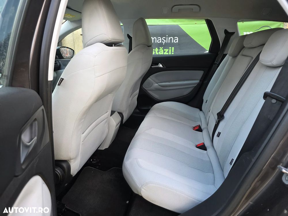 Peugeot 308 1.2 L PureTech Turbo S&S Allure Aut. - 11