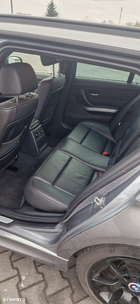 BMW Seria 3 325i xDrive - 10