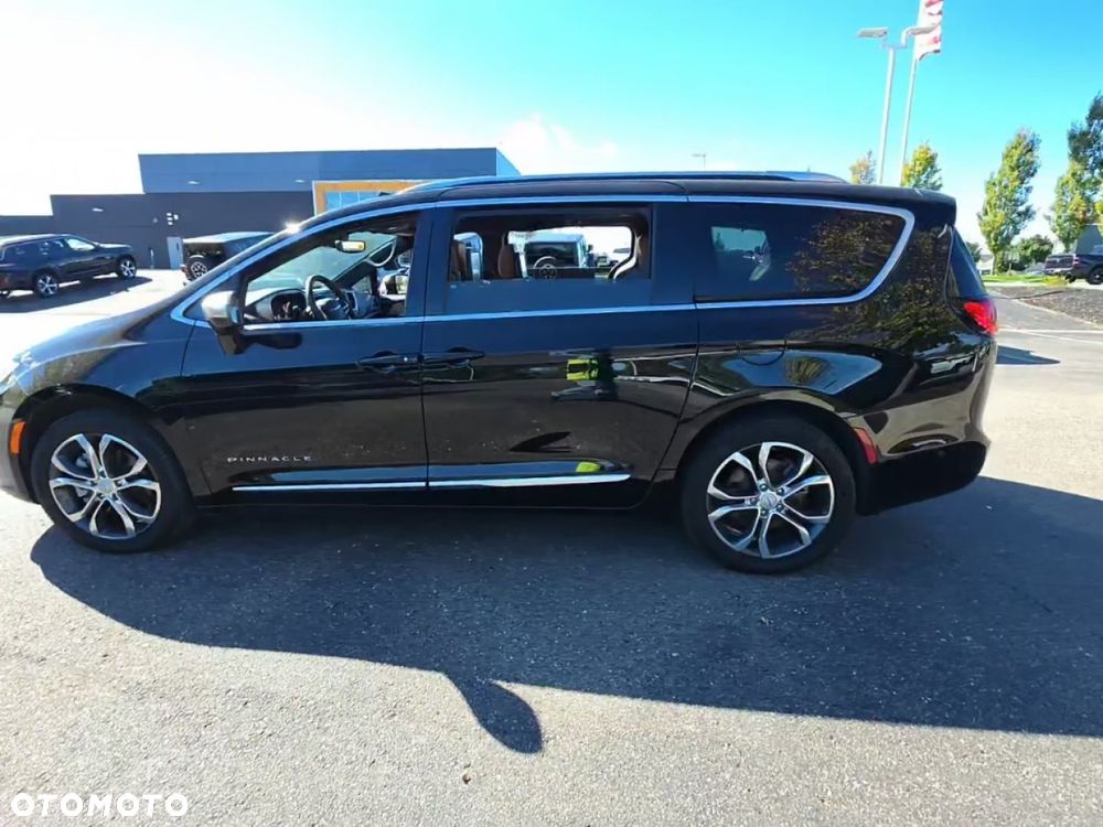 Chrysler Pacifica 2025 photo 2