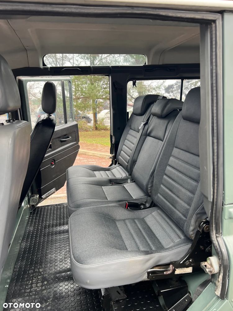 Land Rover Defender - 20
