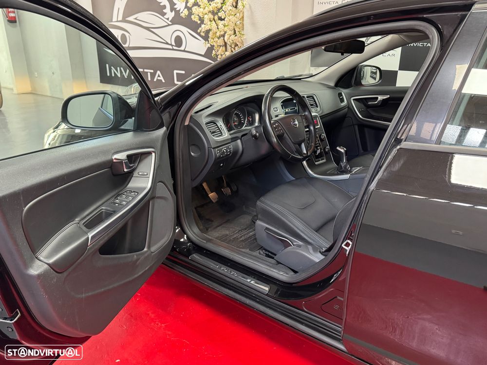 Volvo V60 D2 Momentum - 14