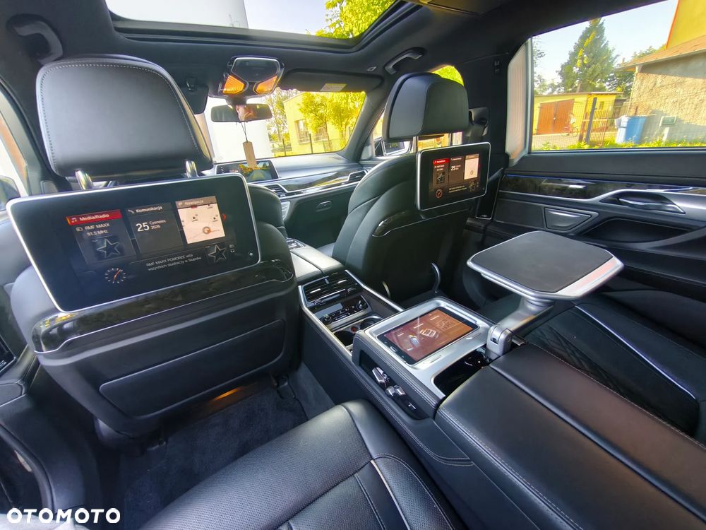BMW Seria 7 750Li xDrive - 22