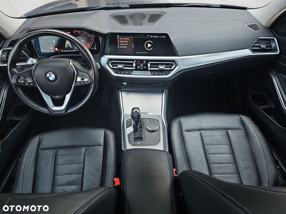 BMW Seria 3 320d Luxury Line - 25