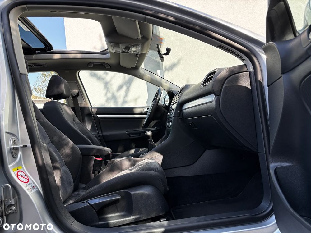 Volkswagen Golf 2.0 TDI DPF Highline - 12