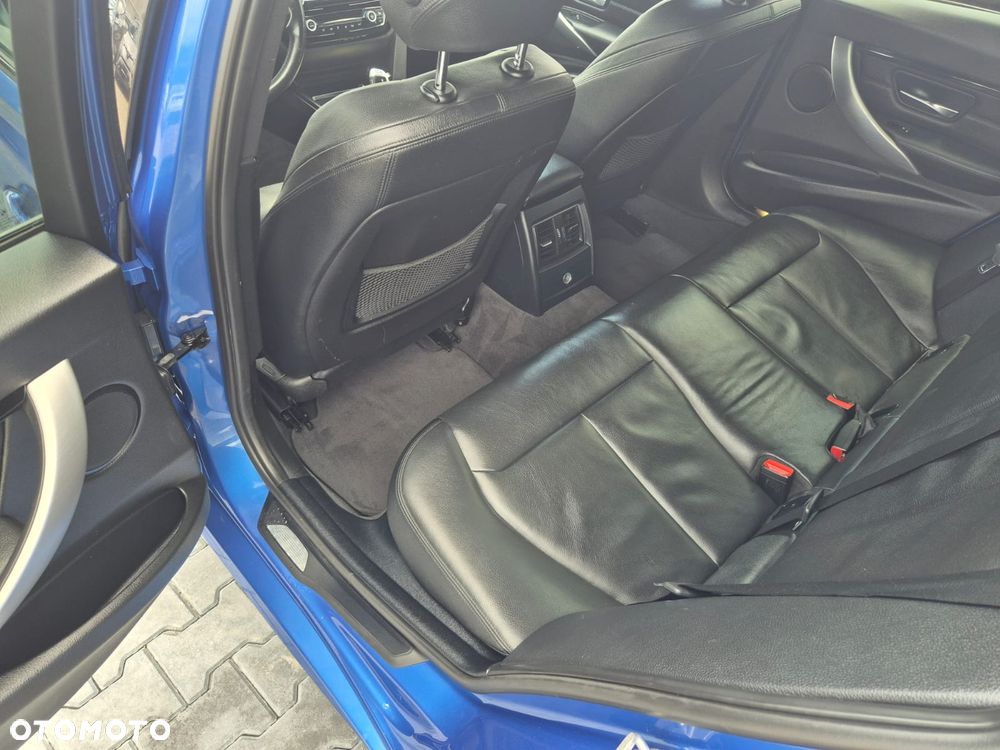 BMW Seria 3 320d xDrive Sport Line - 26