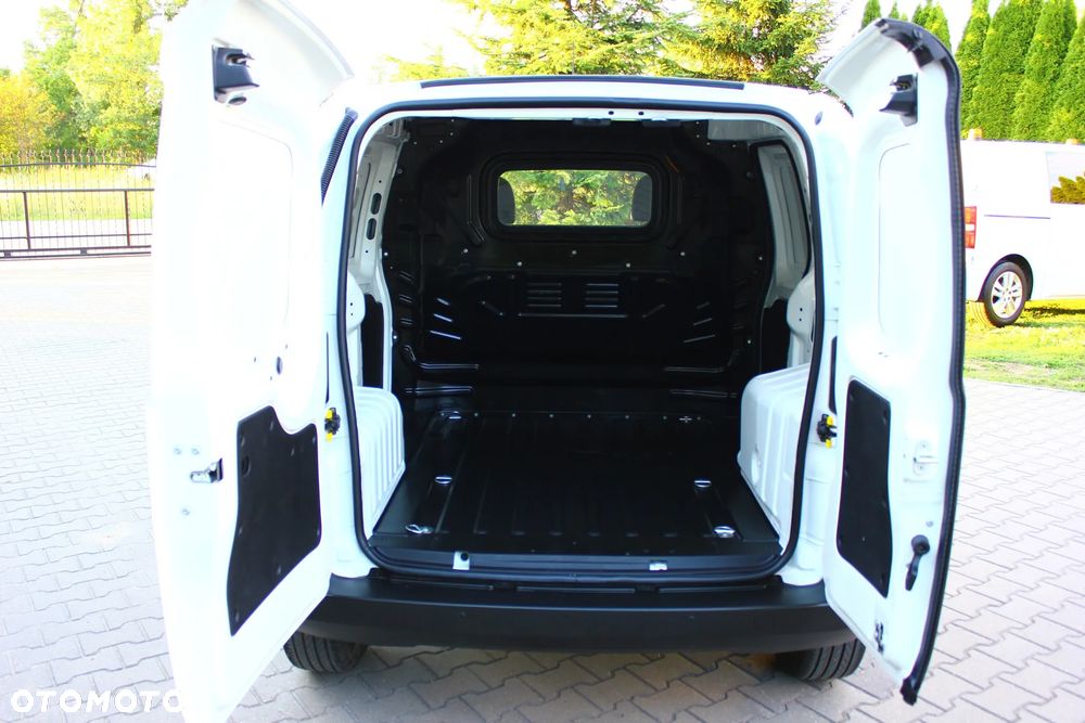 Fiat FIORINO 1.3MJ 80KM 2 OSOBOWY BLASZAK AUTO PERFEKT JAK NOWE 73 TYS KM FV23% - 38