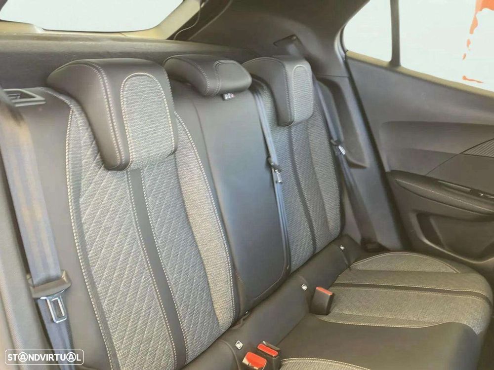 Peugeot 2008 1.2 PureTech Allure - 16