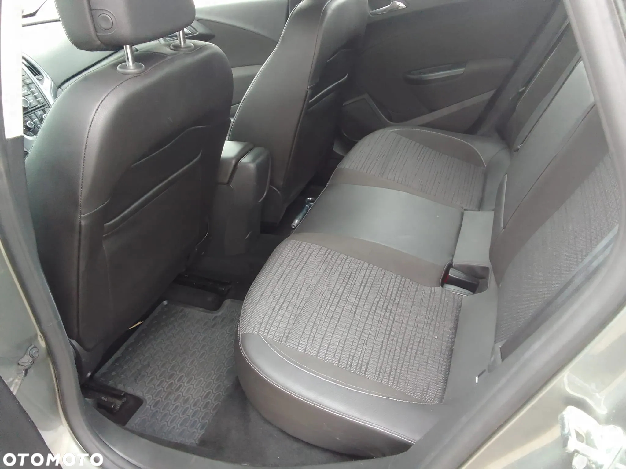 Opel Astra IV 1.4 T Business EU6 - 11