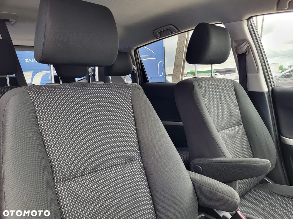 Toyota Corolla Verso 2.2 D-4D X 7os - 18