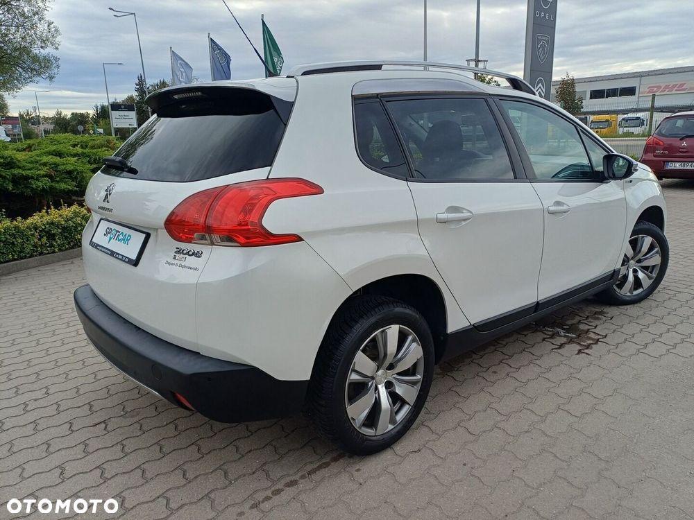 Peugeot 2008 1.2 Pure Tech Style S&S - 6