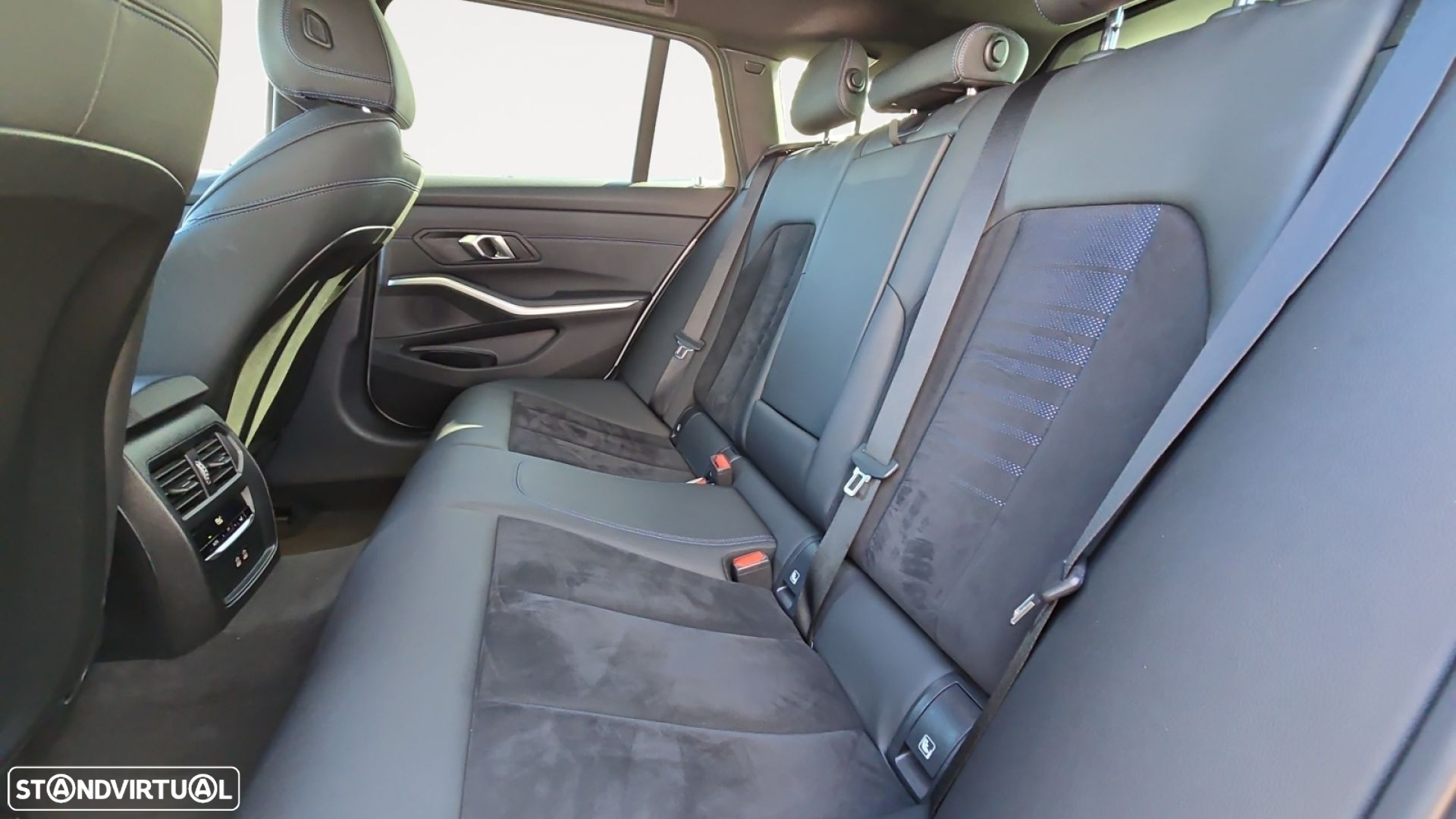 BMW 320 d Touring Pack Desportivo M Auto - 14