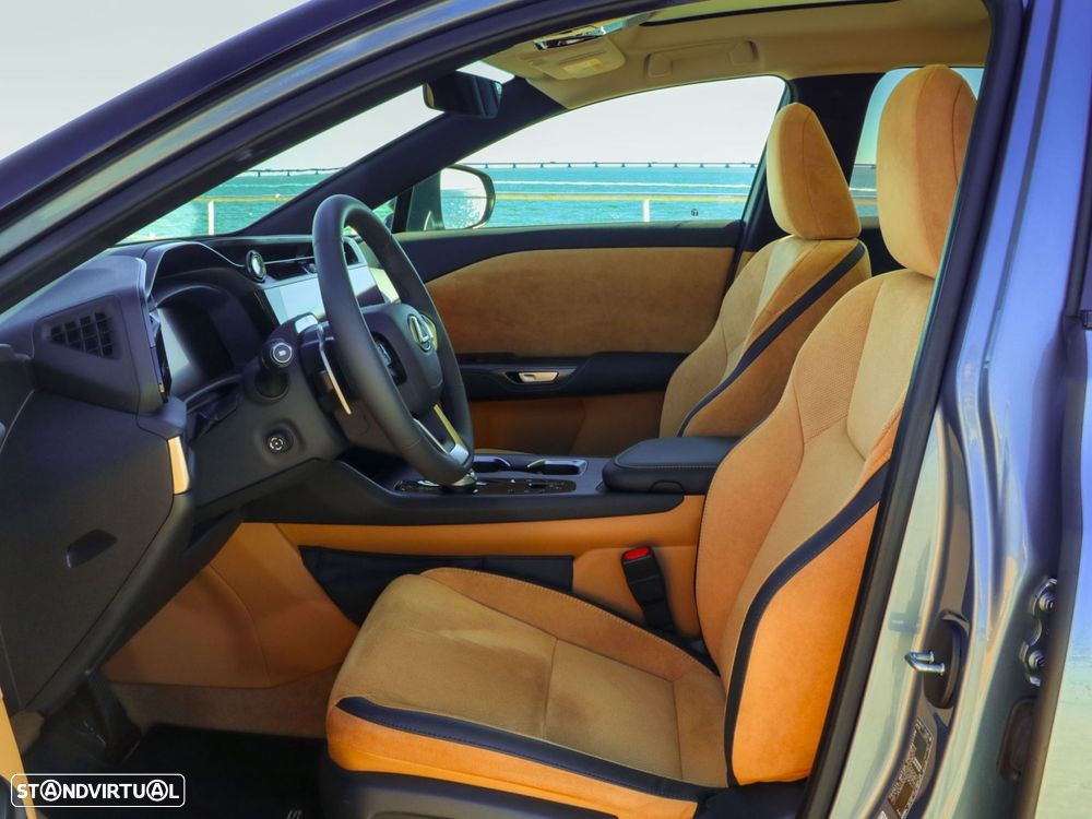 Lexus RZ 450e Luxury Bi-Tone - 14