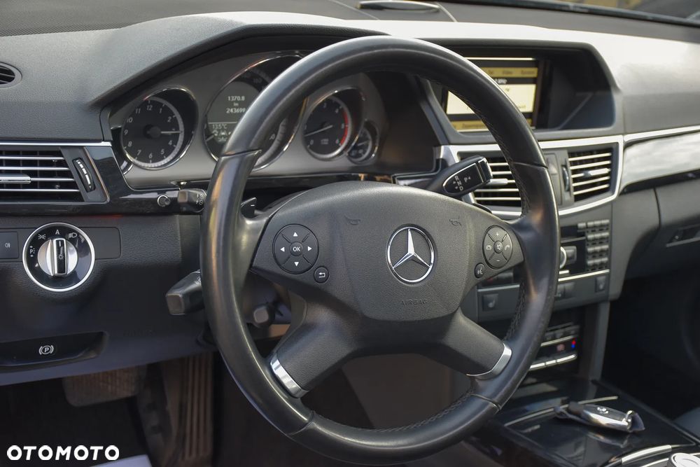 Mercedes-Benz Klasa E 350 CDI DPF 4Matic BlueEFFICIENCY 7G-TRONIC Avantgarde - 24