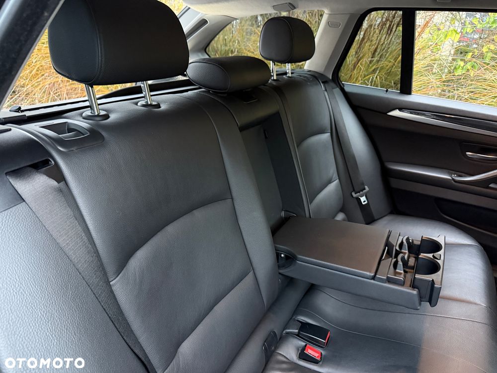 BMW Seria 5 525d xDrive - 33