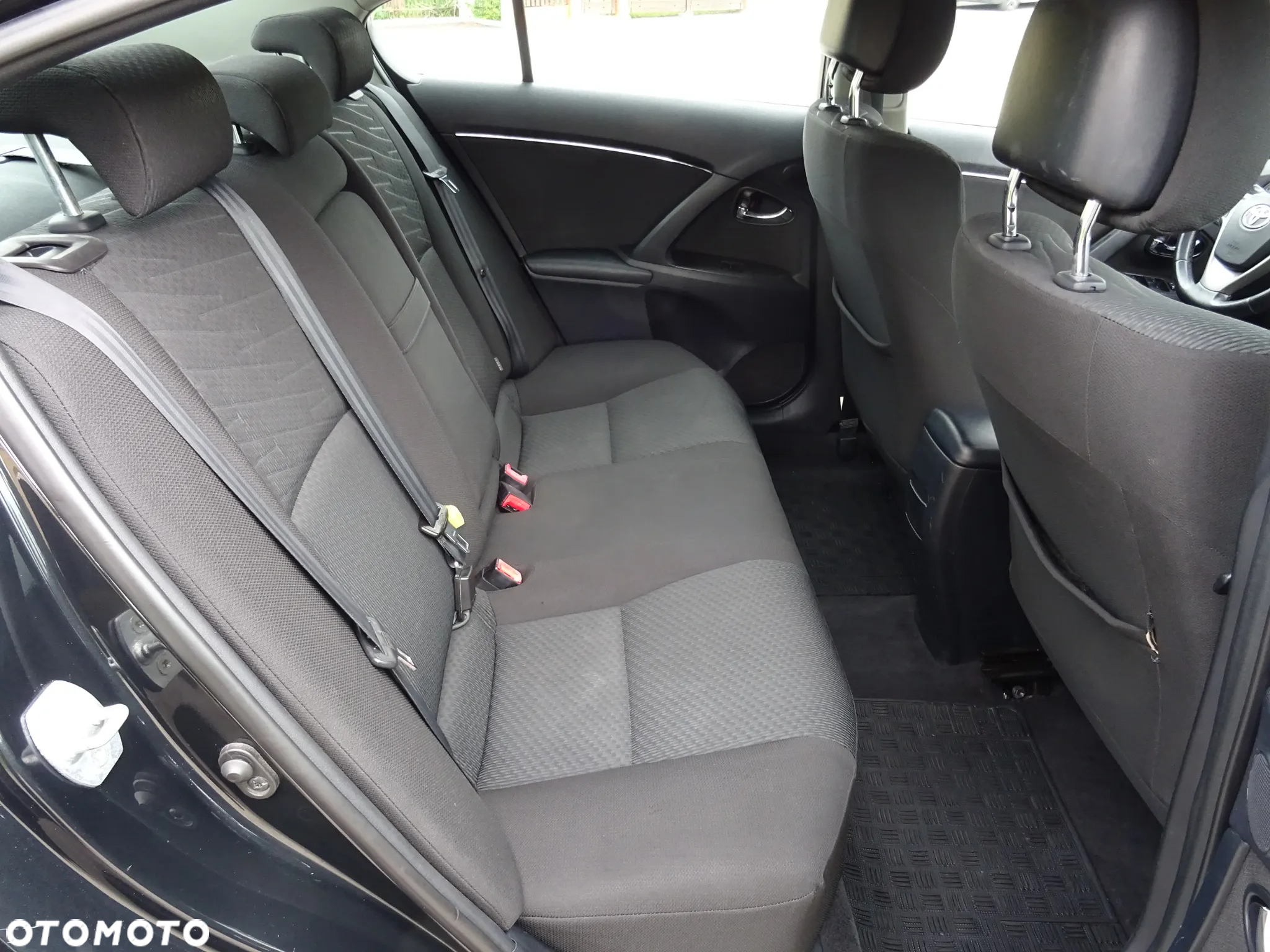 Toyota Avensis 1.8 Premium - 11