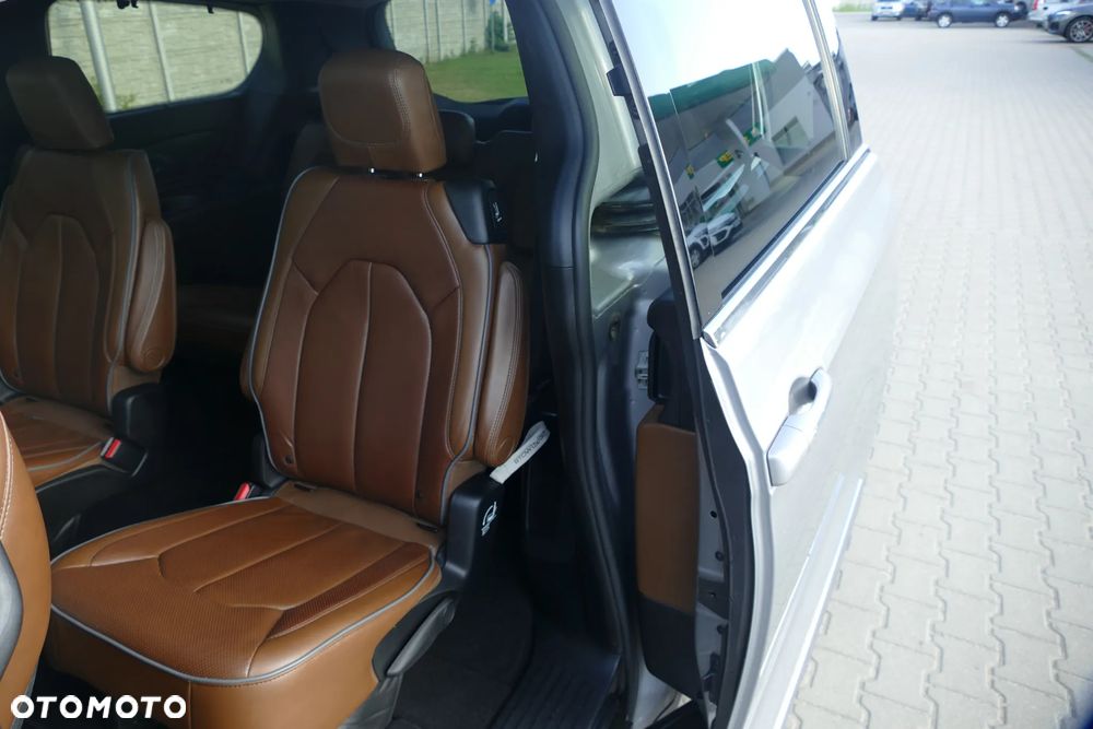 Chrysler Pacifica - 21